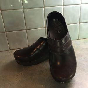 Abeo clogs size 9 womens brown